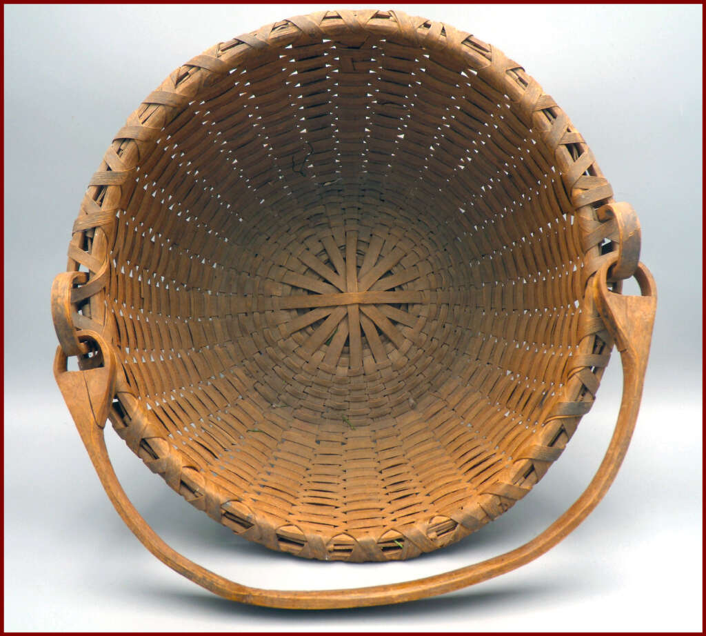 ANTIQUE AMERICAN SWING HANDLE BASKET American Antiques