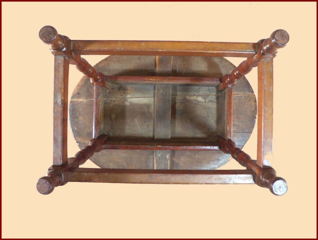 AMERICAN OVAL TOP TAVERN TABLE American Antiques